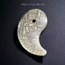 Load image into Gallery viewer, 天鐵勾玉