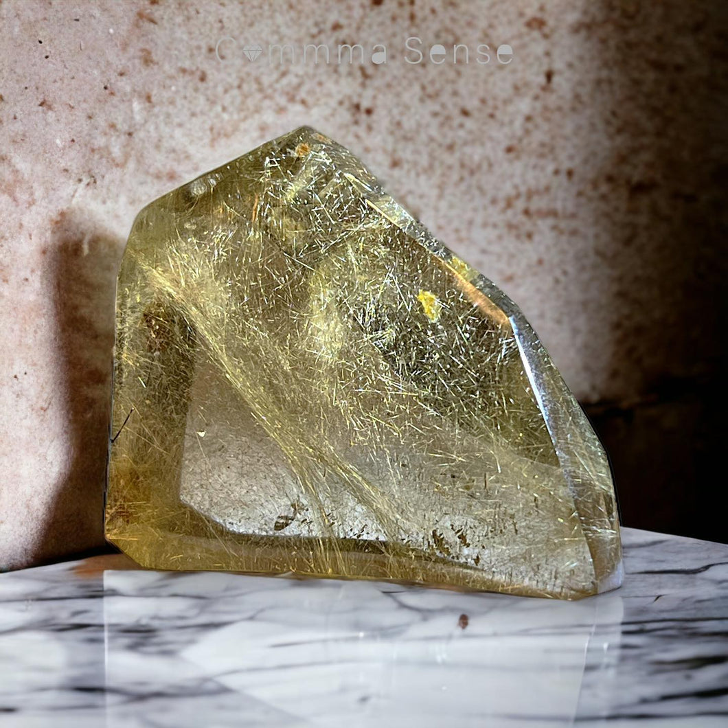 金髮晶景石（茶晶底）Rutilated Quartz