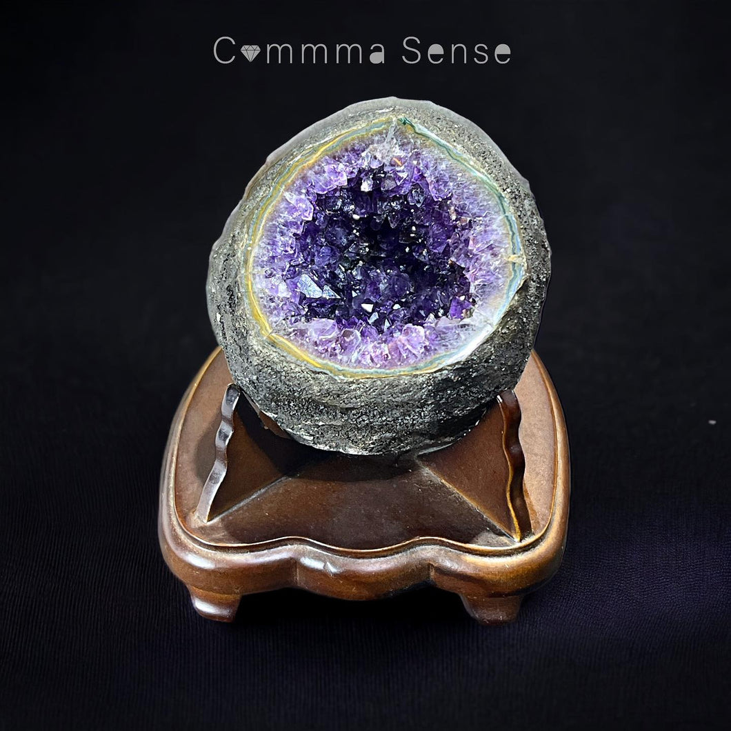 小型烏拉圭紫水晶洞連木座 Amethyst Geode with Wooden Stand